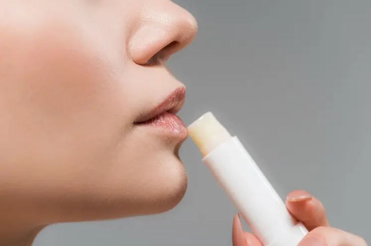 Ilustrasi rekomendasi lip serum.