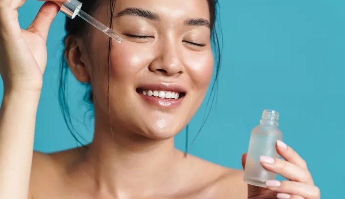 Ilustrasi rekomendasi serum kulit kombinasi.
