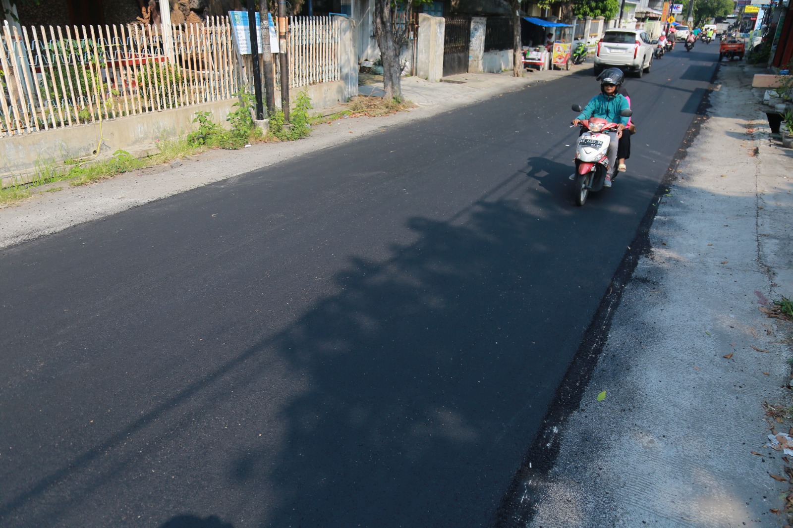 Ruas jalan di Kota Madiun terus diperbaiki. DPUPR pastikan progres pemeliharaan alami percepatan, terutama untuk jalur wisata dan pangan. FOTO: BAGAS BIMANTARA/RADAR MADIUN