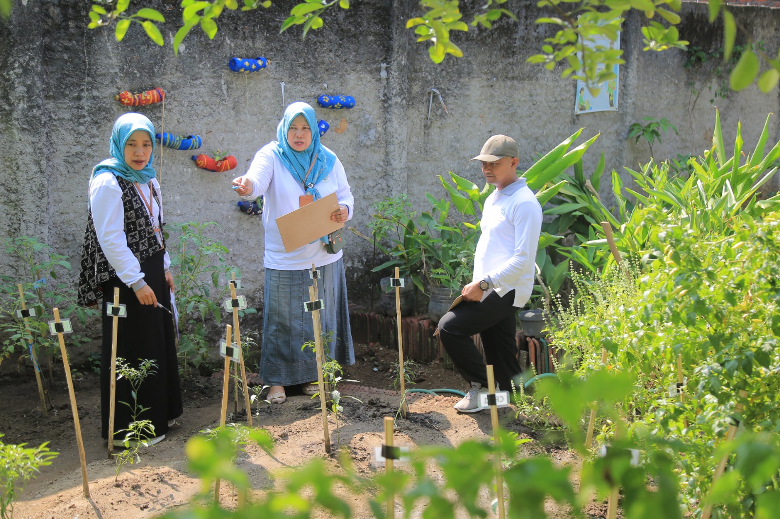 Tim juri kunjungi 10 sekolah di Kota Madiun untuk penilaian SPI tahap dua. FOTO: BAGAS BIMANTARA/RADAR MADIUN