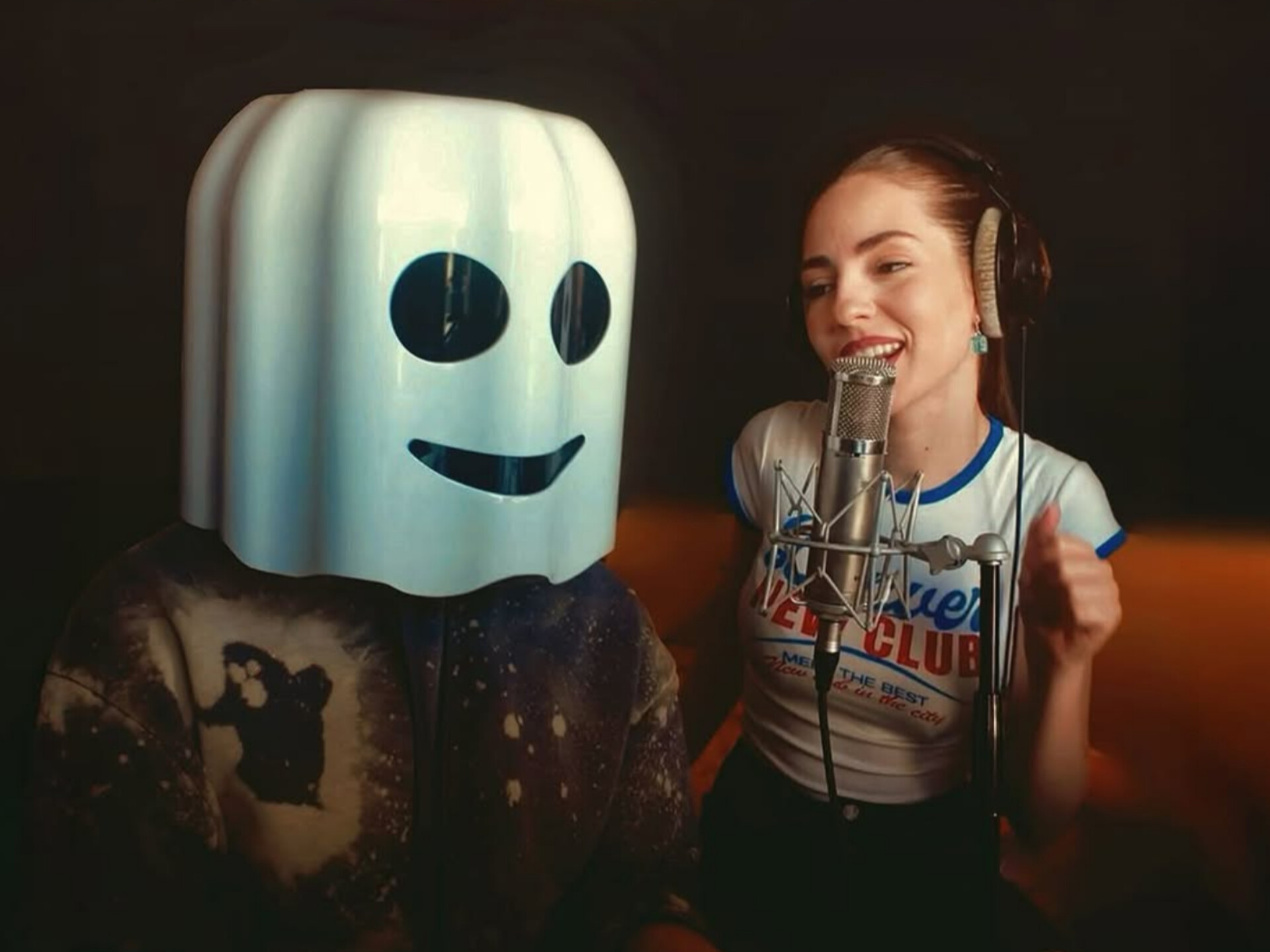 Lagu &ldquo;Dame Un Grrr&rdquo; yang dibawakan oleh duo musisi asal Eropa, Kate Linn dan Fantomel viral di TikTok. FOTO: Instagram Digster Romania/Kate Linn/Fantomel