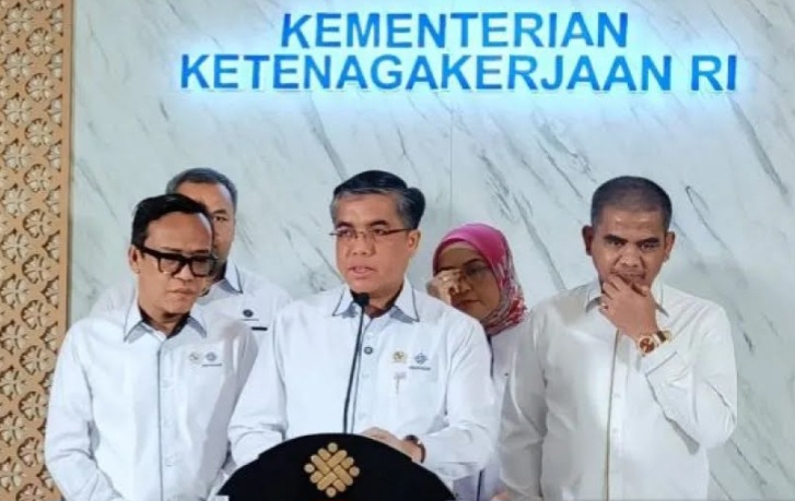 Menaker Yassierli dalam konferensi pers penyaluran bantuan subsidi upah (BSU) di Jakarta, Selasa (24/6/2025).
