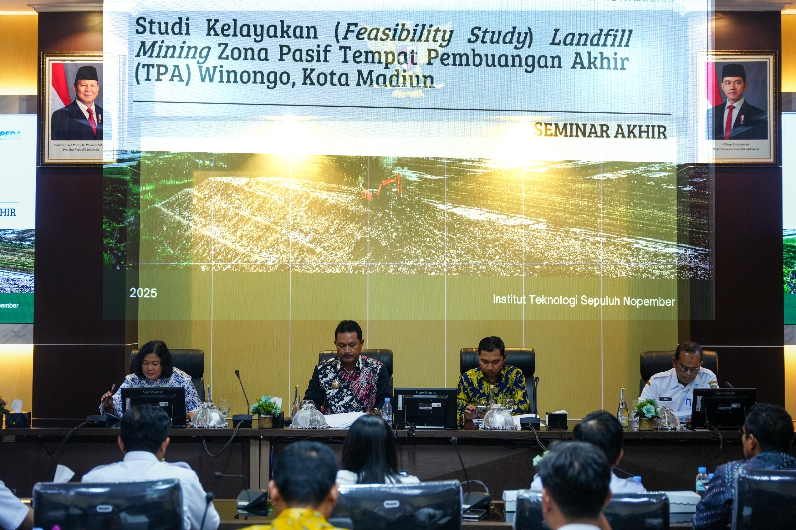 Pemkot Madiun menggelar audiensi dengan ITS untuk mengkaji pemanfaatan zona pasif TPA Winongo di ruang 13 balai kota, kemarin (25/6). FOTO: DISKOMINFO KOTA MADIUN