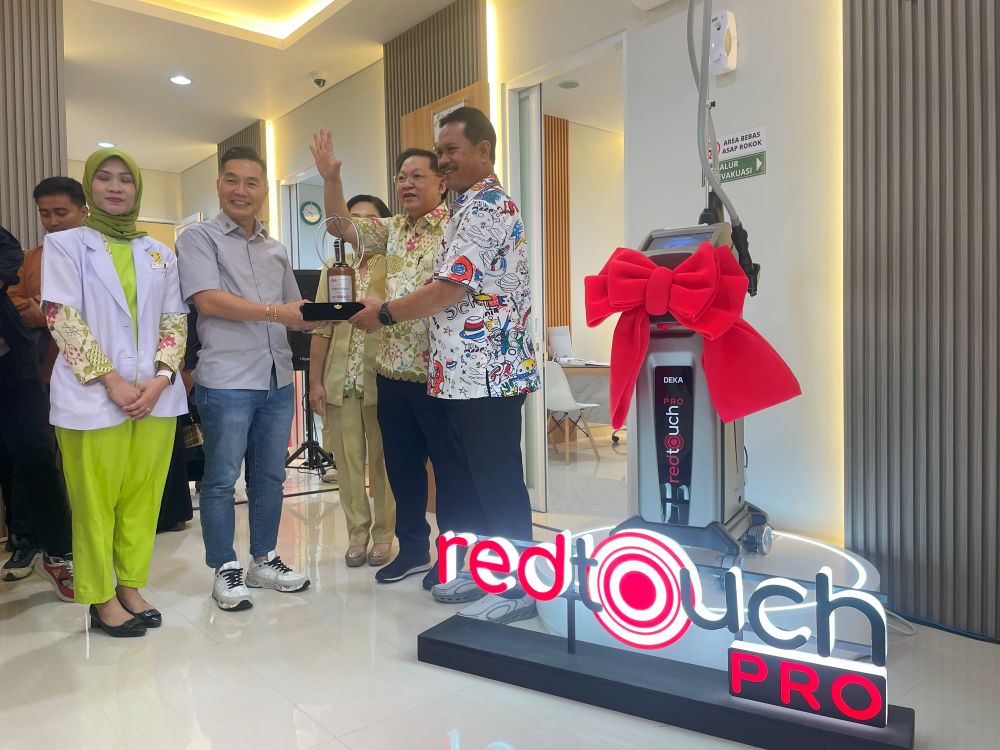 Grand opening klinik kecantikan Eterniskin cabang Madiun, dihadiri langsung oleh Wali Kota Madiun Maidi.