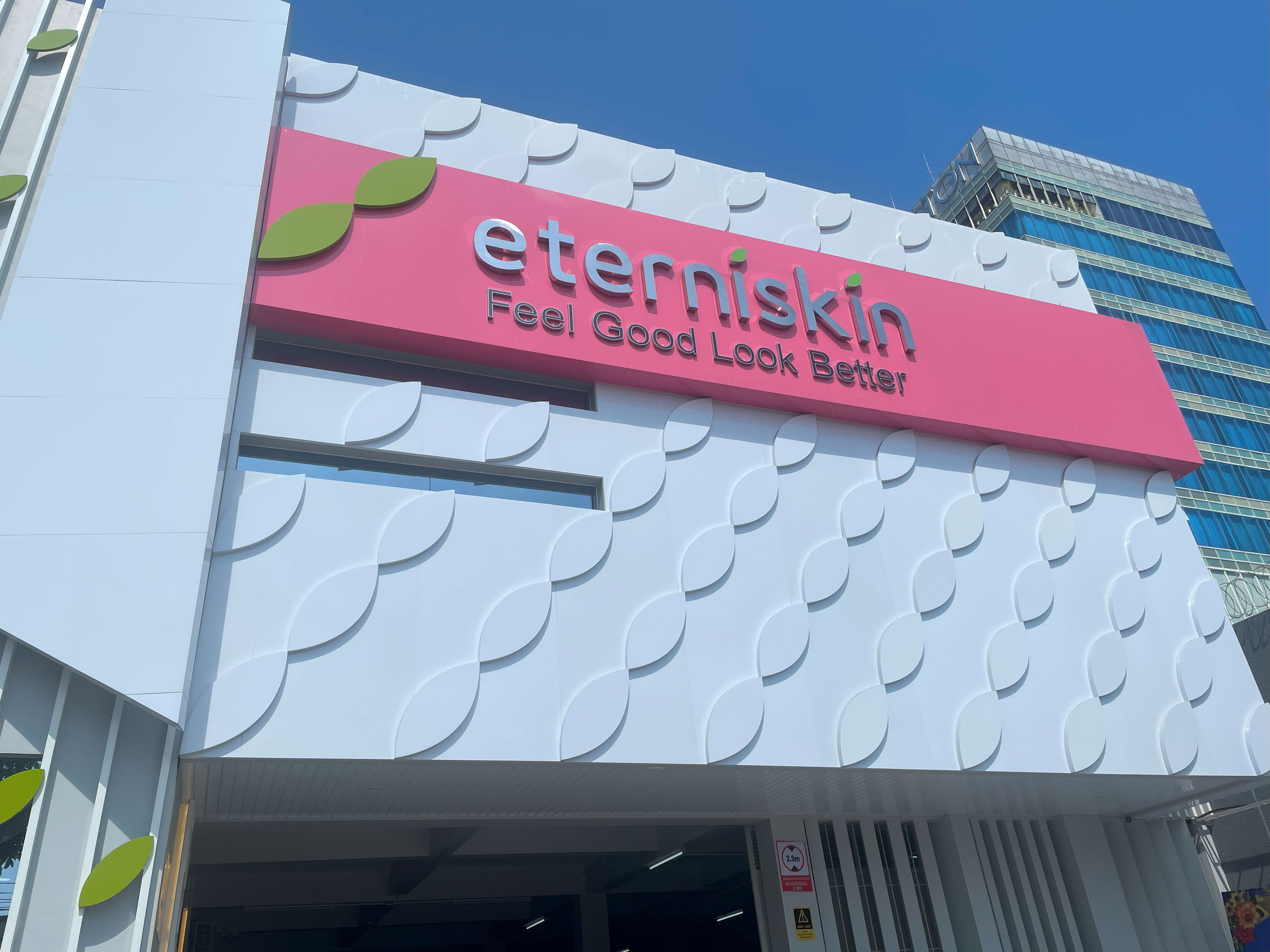Eterniskin Cabang Madiun berlokasi di Jalan Mayjend Sungkono, Kota Madiun.