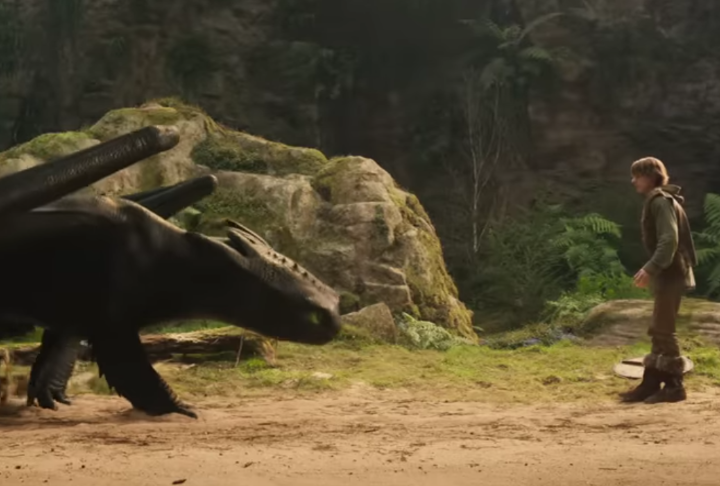 Adegan Hiccup dan Toothless pertama bertemu dalam How to Train Your Dragon Live Action 2025.