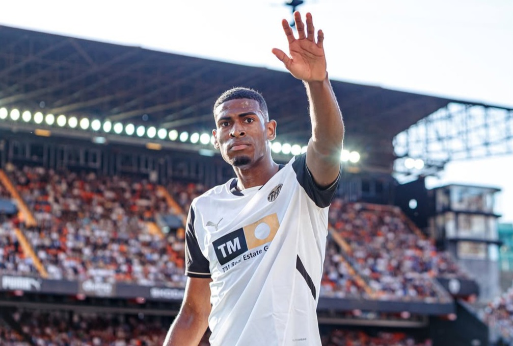 Arsenal incar Cristhian Mosquera dari Valencia, bek muda dengan 37 penampilan La Liga musim lalu.