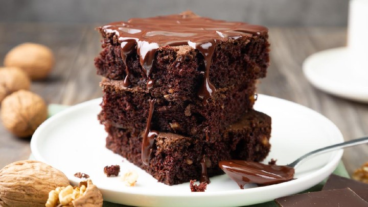 Ilustrasi brownies lumer coklat yang simpel