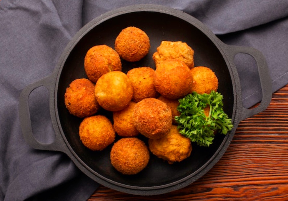 Resep bola-bola ubi goreng ini mudah dibuat, cocok jadi camilan manis.
