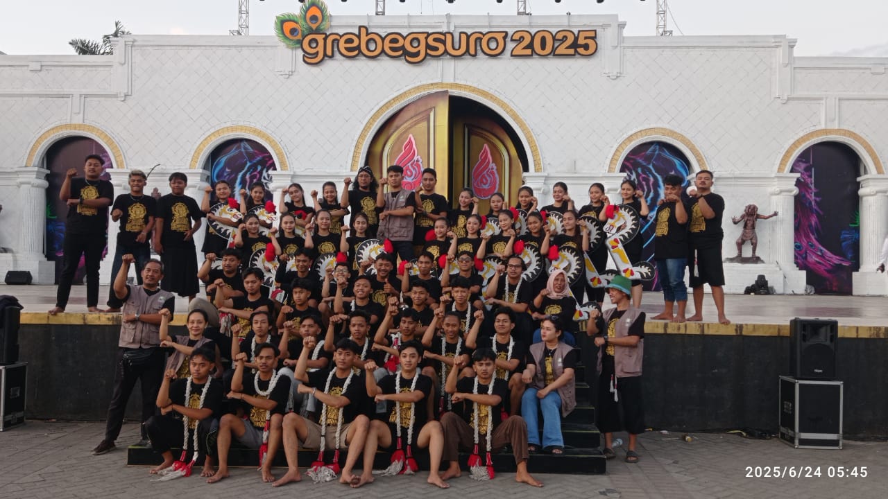Gajah Manggolo SMAN 1 Ponorogo.