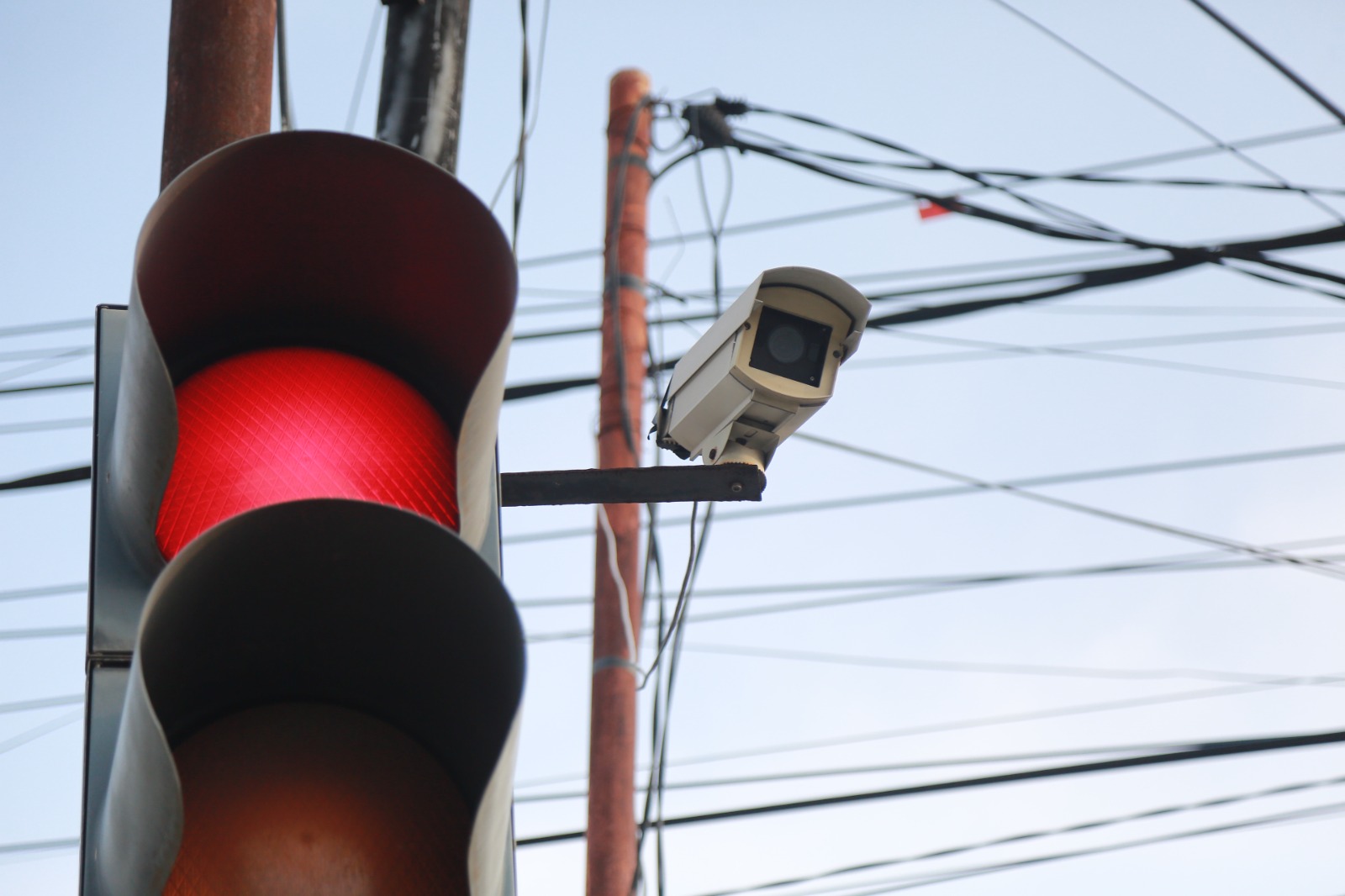 Pemkot Madiun memaksimalkan fungsi 74 kamera CCTV untuk merekam pergerakan massa selama kegiatan Suroan dan Suran Agung. FOTO: BAGAS BIMANTARA/RADAR MADIUN