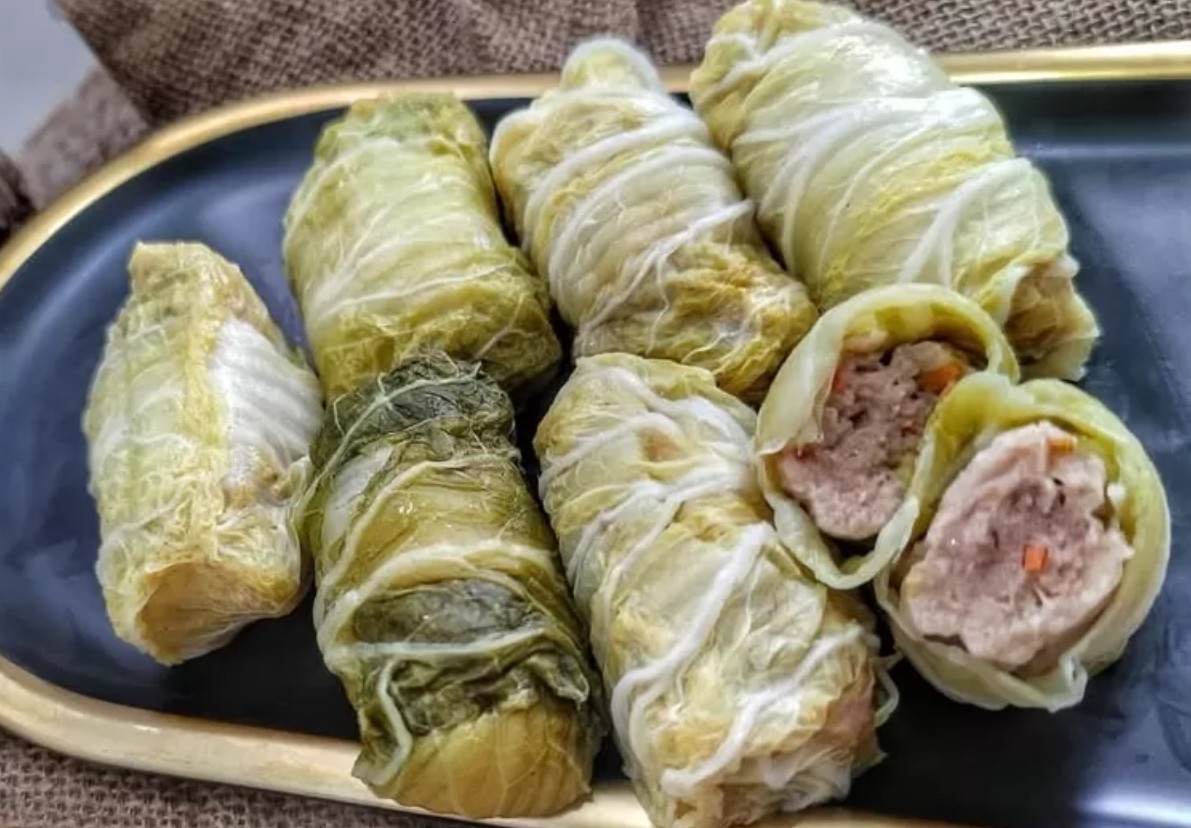 Siomay sawi putih isi ayam.