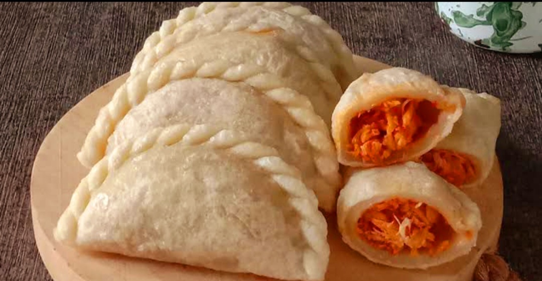 Resep cireng isi ayam suwir praktis untuk camilan liburan di rumah.
