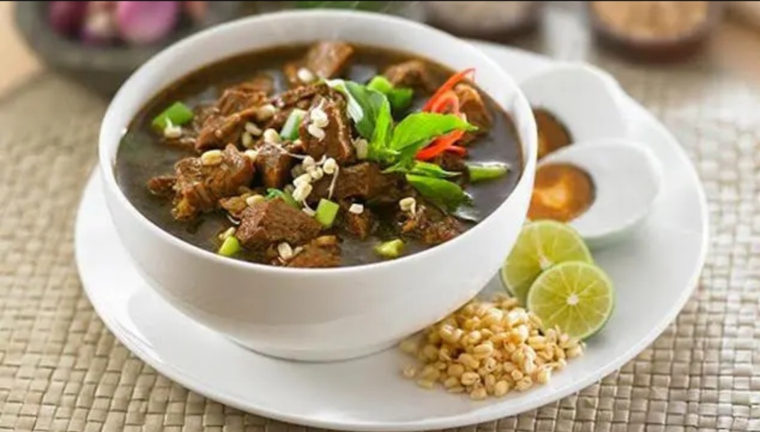 Ilustrasi resep rawon khas Jawa Timur yang gurih.