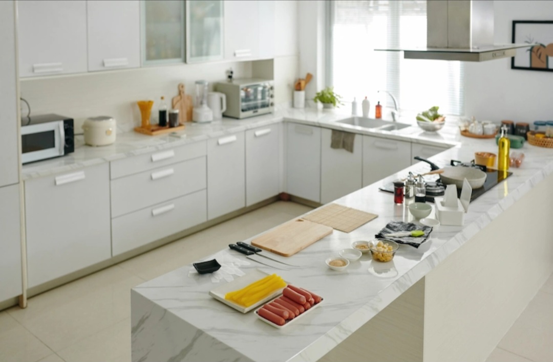 Ilustrasi menata kitchen set letter U.