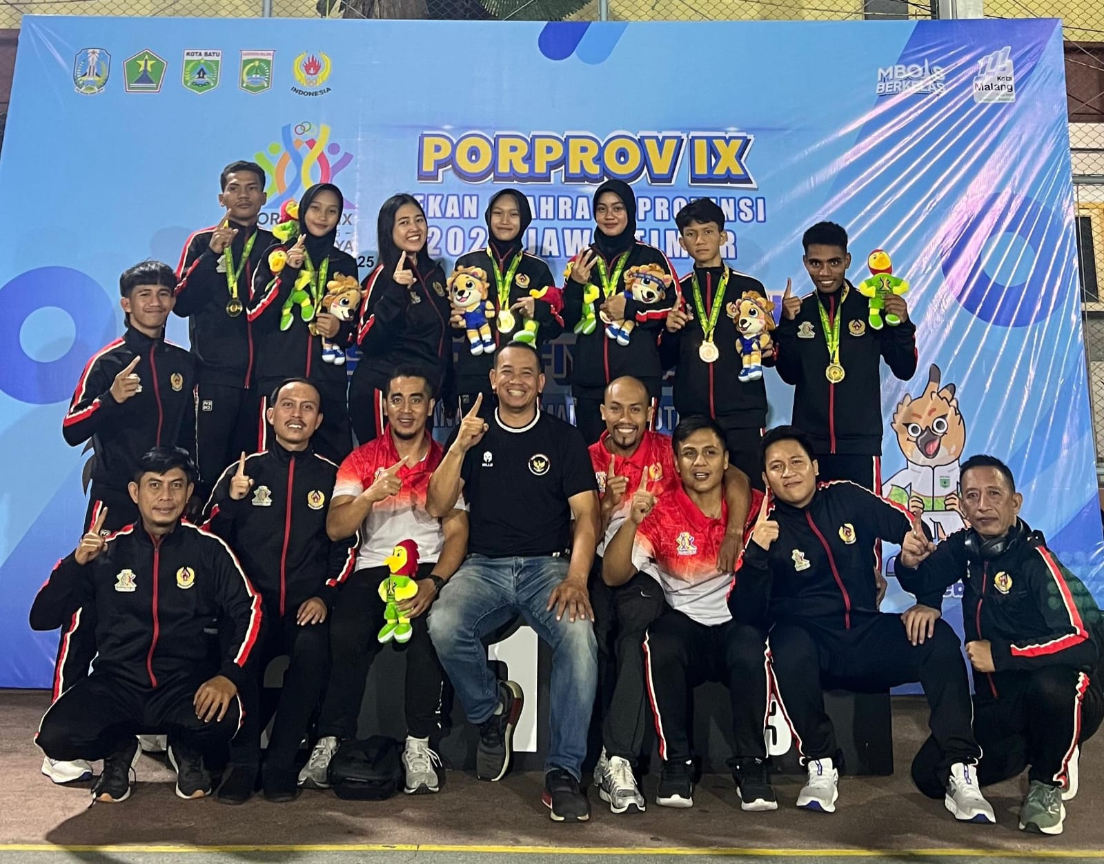 Tim Kick Boxing Ngawi meraih empat emas dan dua perunggu dalam ajang Porprov Jatim IX 2025, Sabtu (28/6) lalu. FOTO: ISTIMEWA