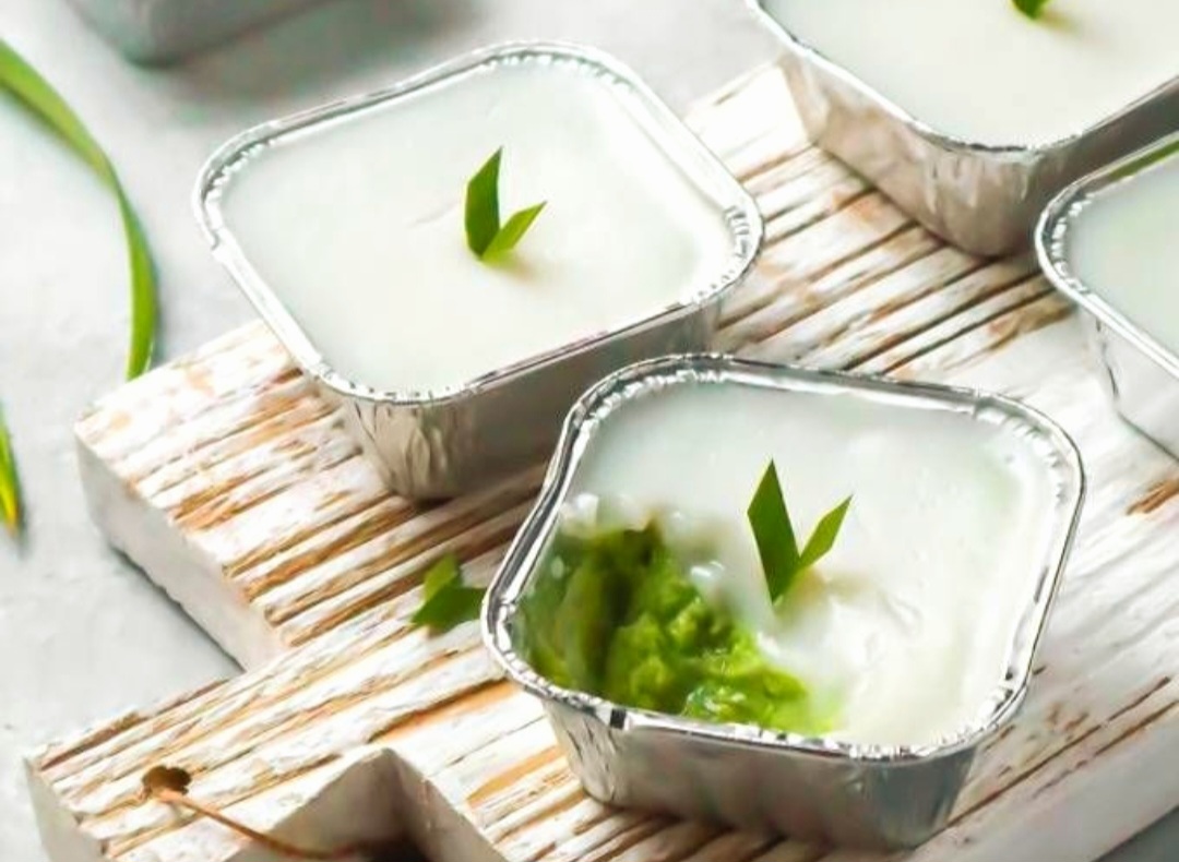 Resep kue lumpur surga lembut dua lapis pandan dan santan.
