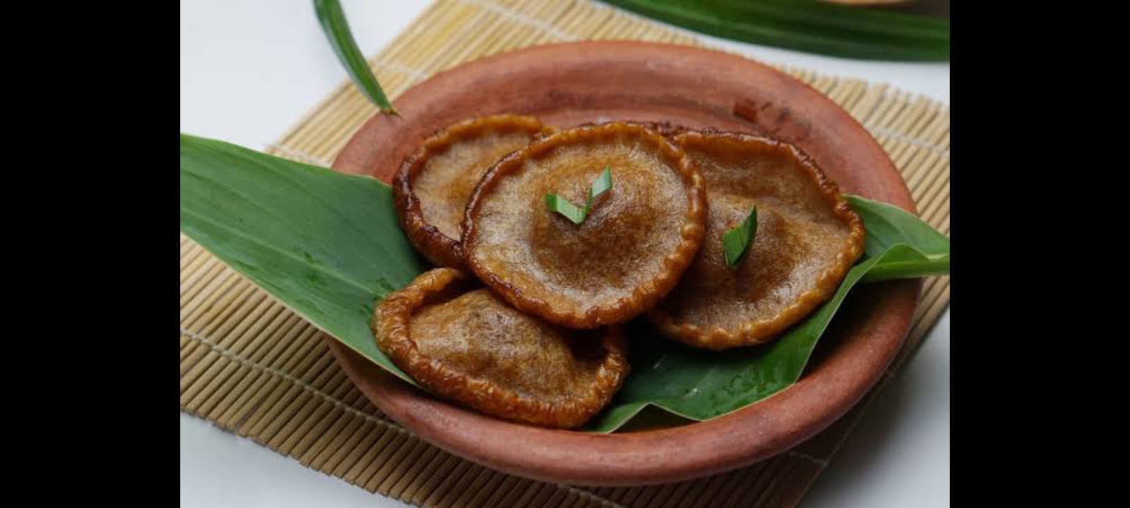 Kue cucur gula merah.