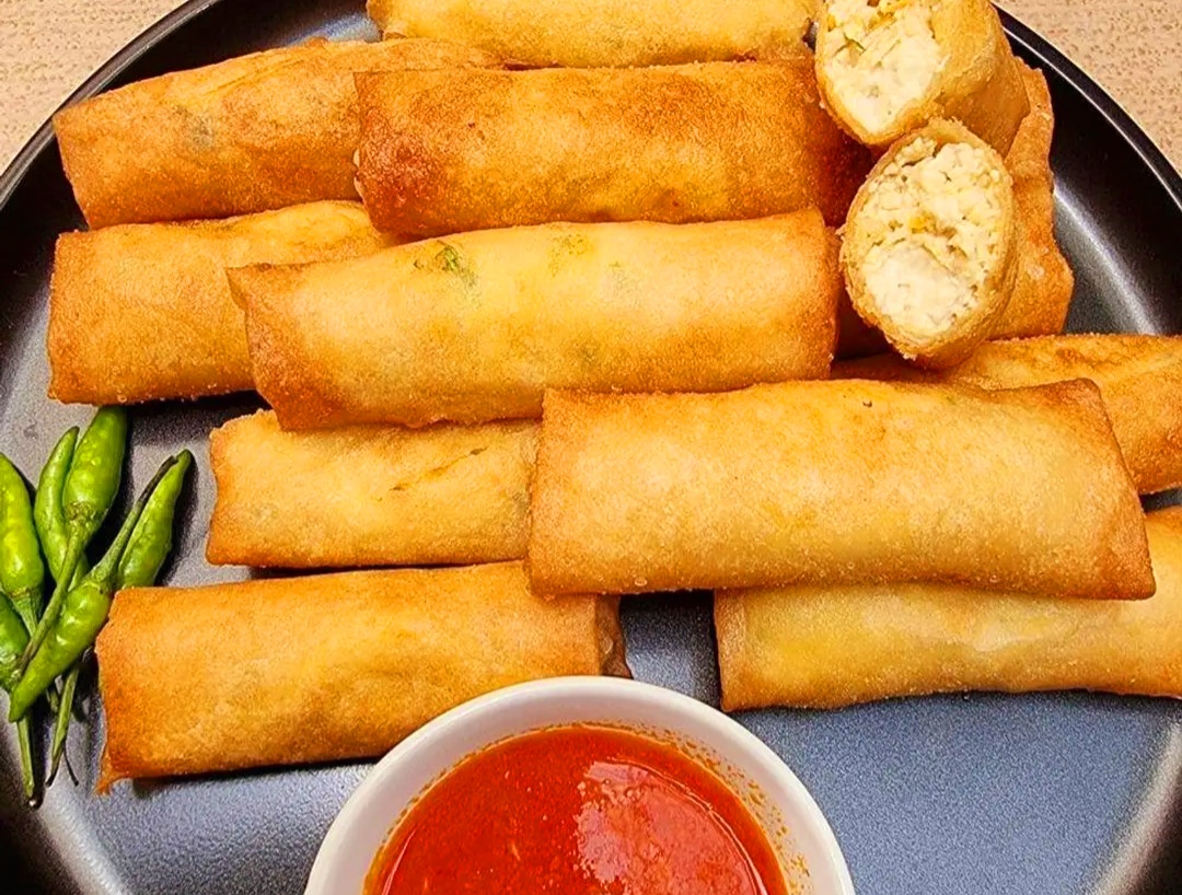 Ilustrasi lumpia tahu jeletot pedas gurih, mudah dibuat di rumah.