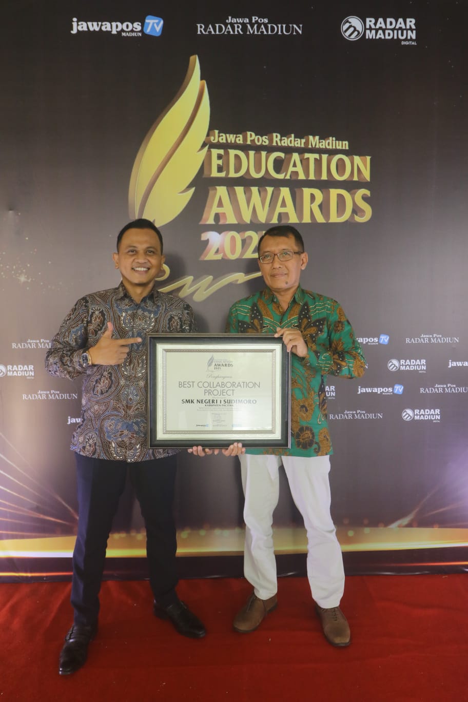 SMKN 1 Sudimoro Pacitan meraih penghargaan Best Collaboration Project.