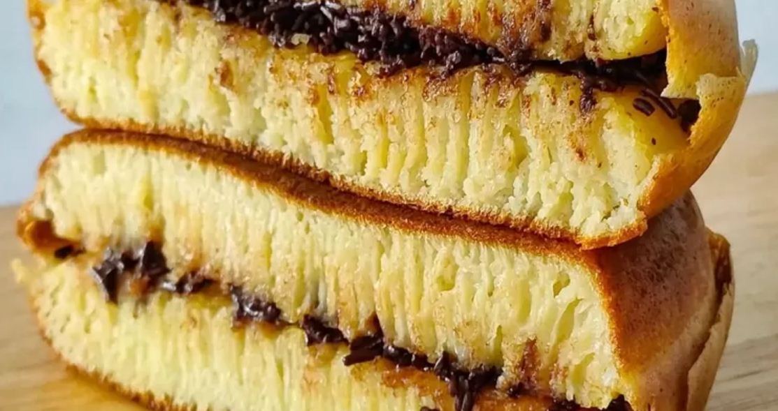 Ilustrasi terang bulan alias martabak manis.
