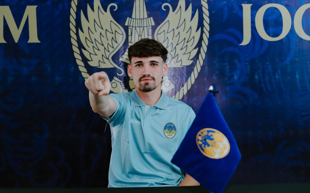 Deri Corfe diperkenalkan sebagai striker baru Manchester City.