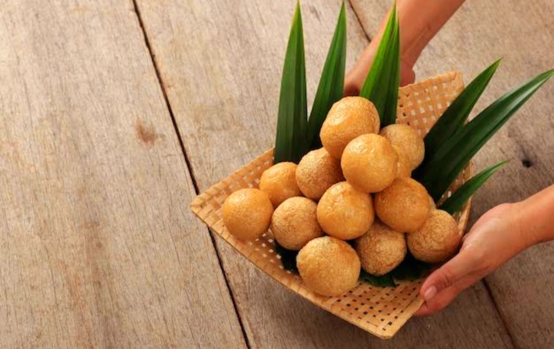 Tahu bulat dadakan, camilan praktis dan gurih.