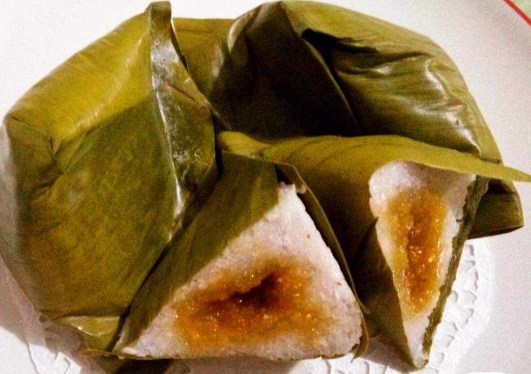 Iwel iwel, kue tradisional sakral khas Jawa untuk selamatan bayi.