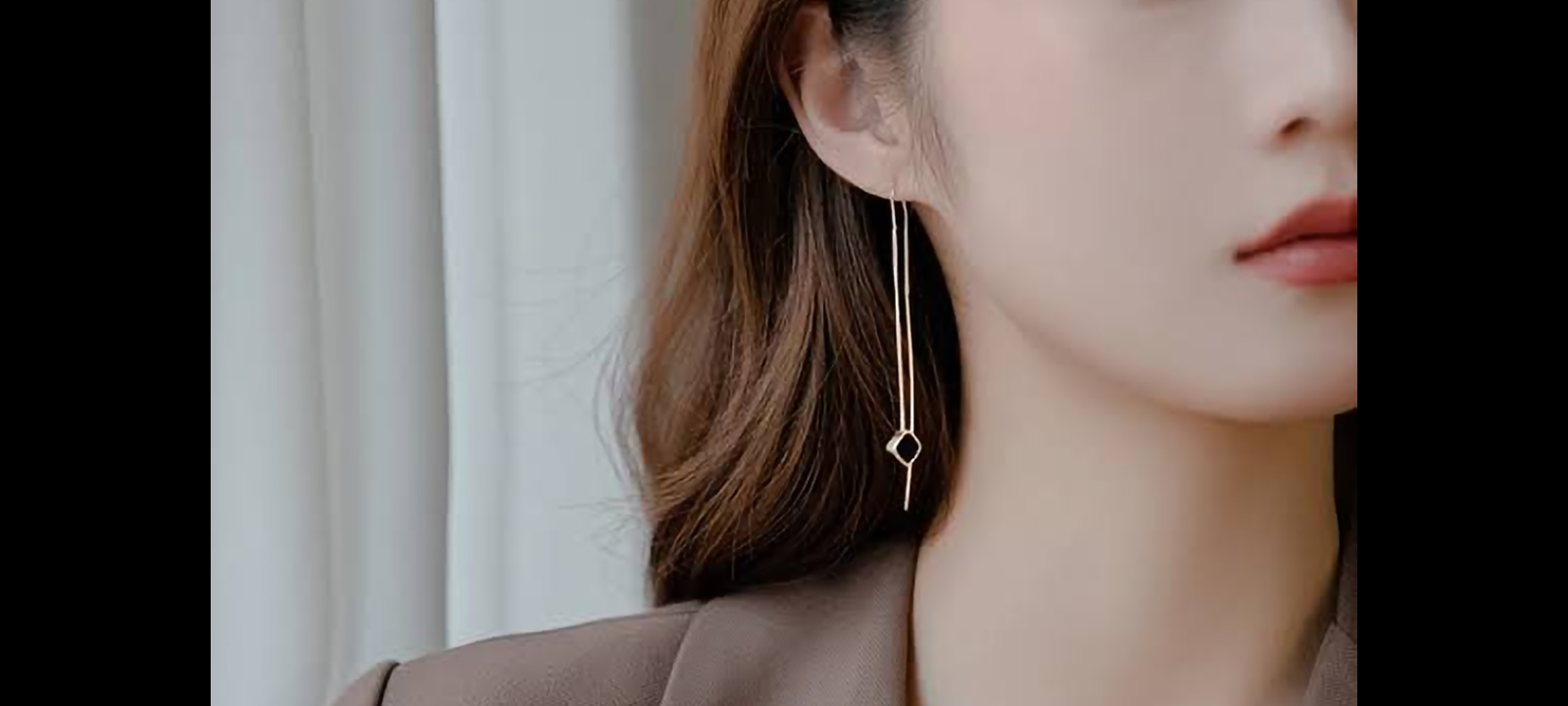 Perhiasan minimalis bergaya Korean Look.