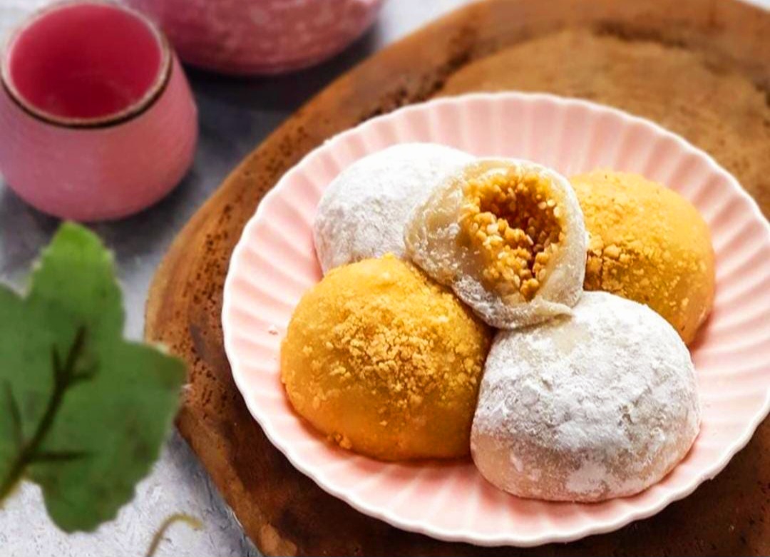 Mochi isi kacang wijen, kenyal dan manis, mudah dibuat di rumah.