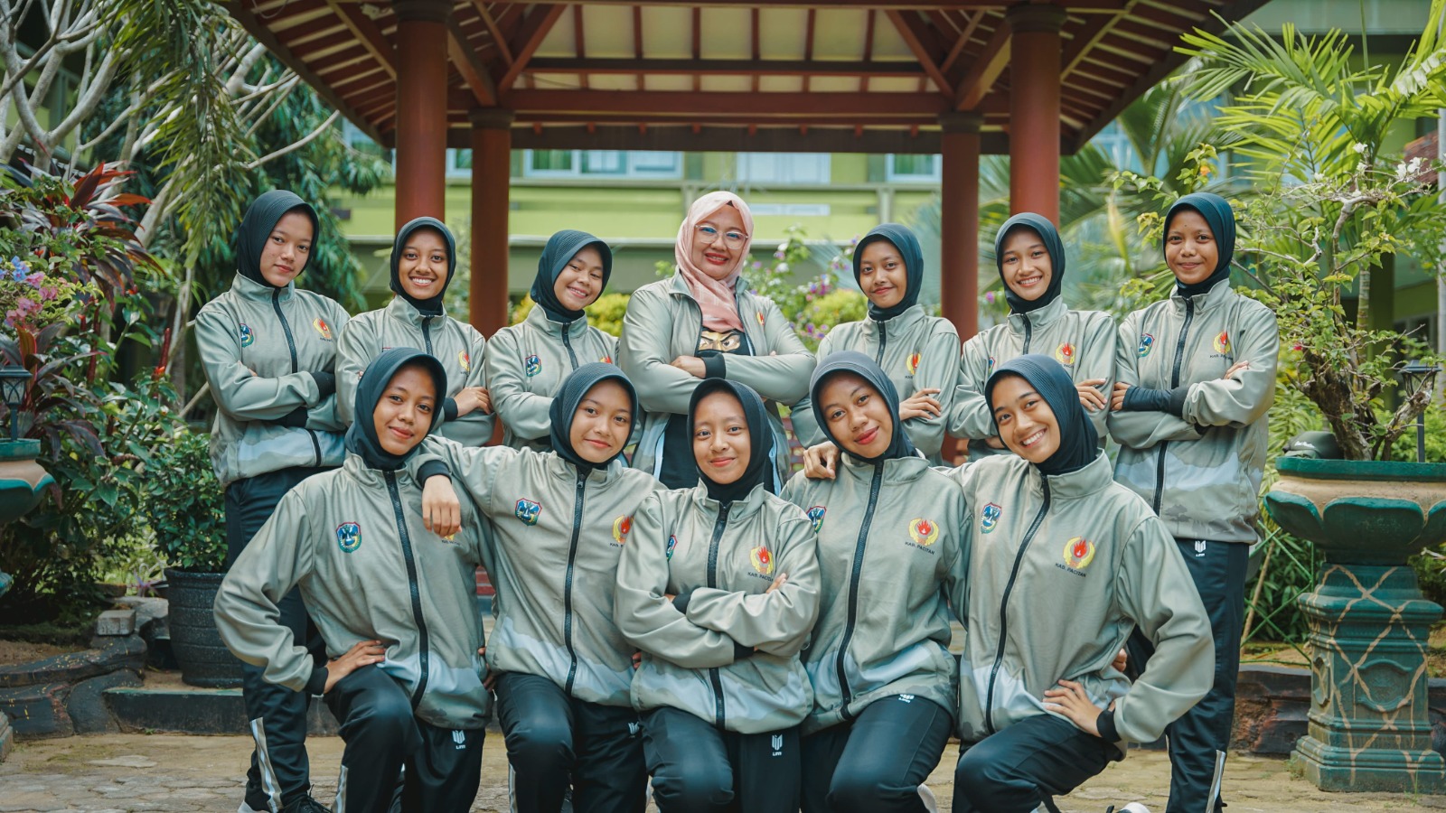 Tim drumband DC Gema Goa Gong meraih medali perak dalam nomor LBJP 400 meter putri untuk Pacitan di Porprov Jatim 2025. Foto: KONI Pacitan