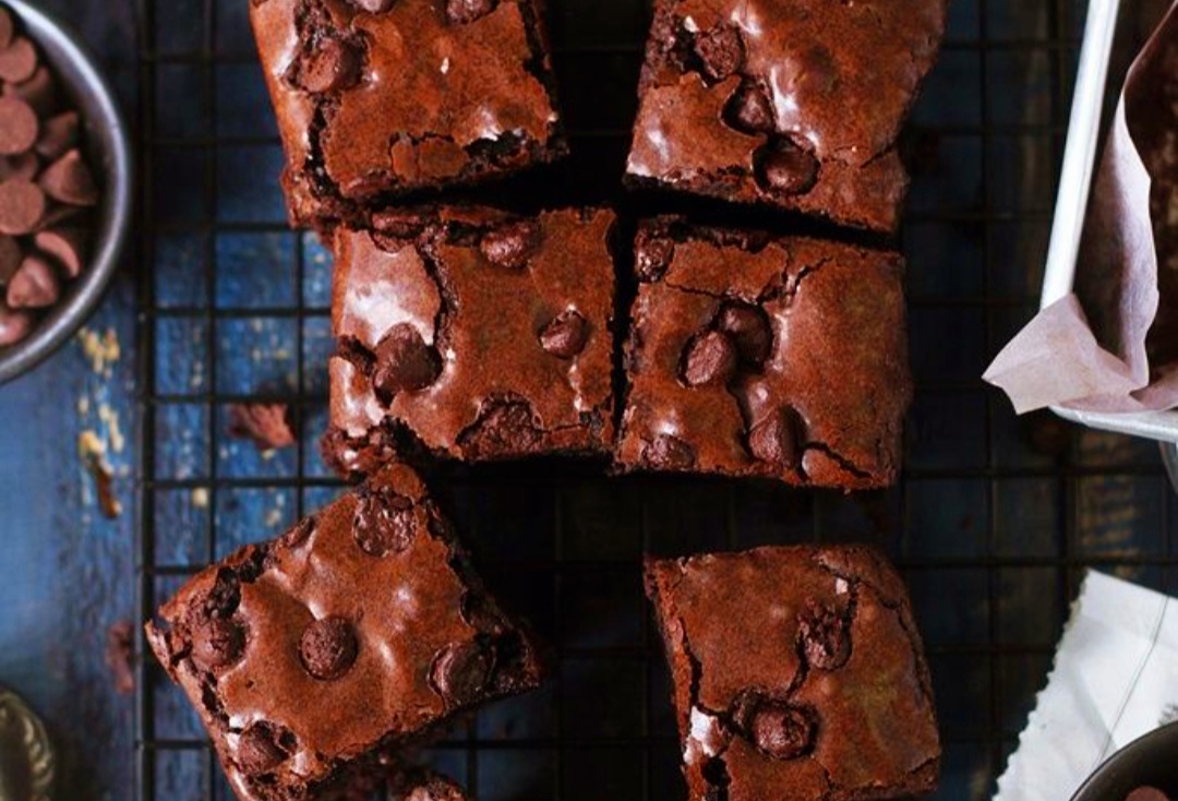 Brownies kukus cokelat lembut, resep anti gagal tanpa oven.