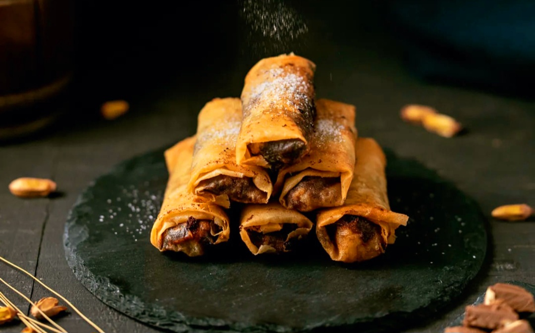 Camilan lumpia pisang coklat keju jadi favorit keluarga.