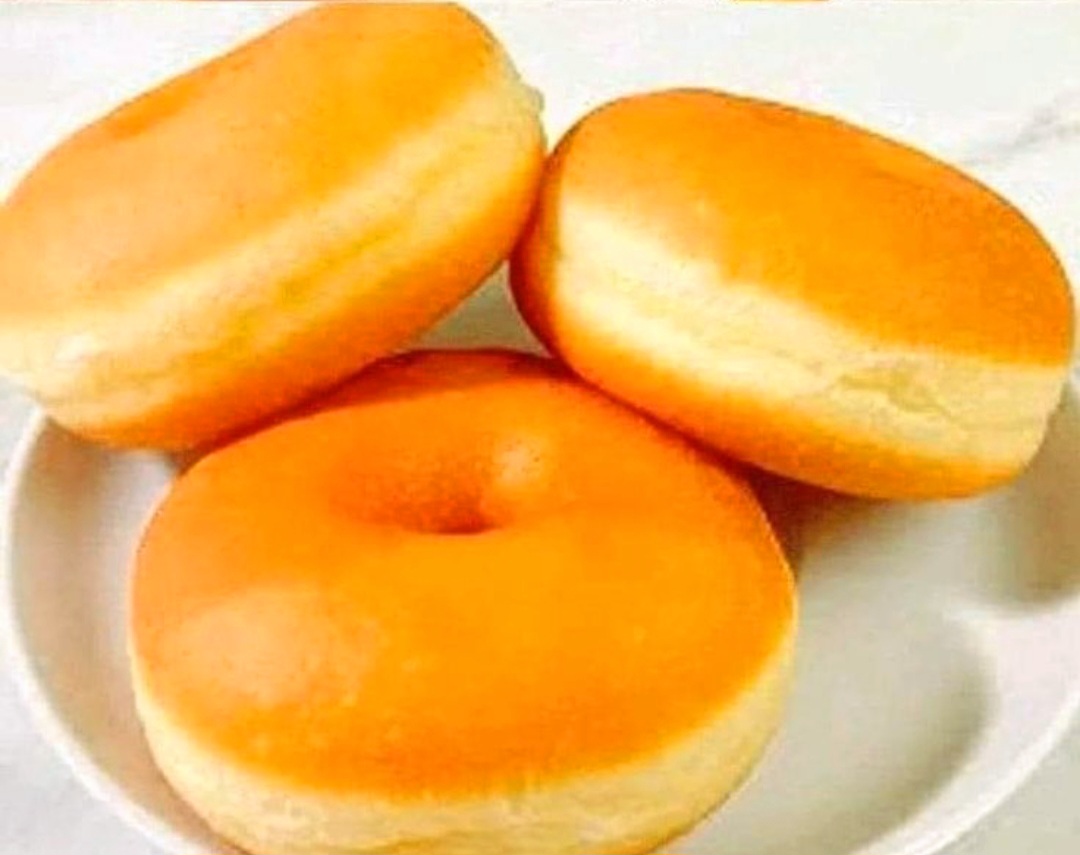 Donat White Ring tinggi dan empuk, tanpa kentang.