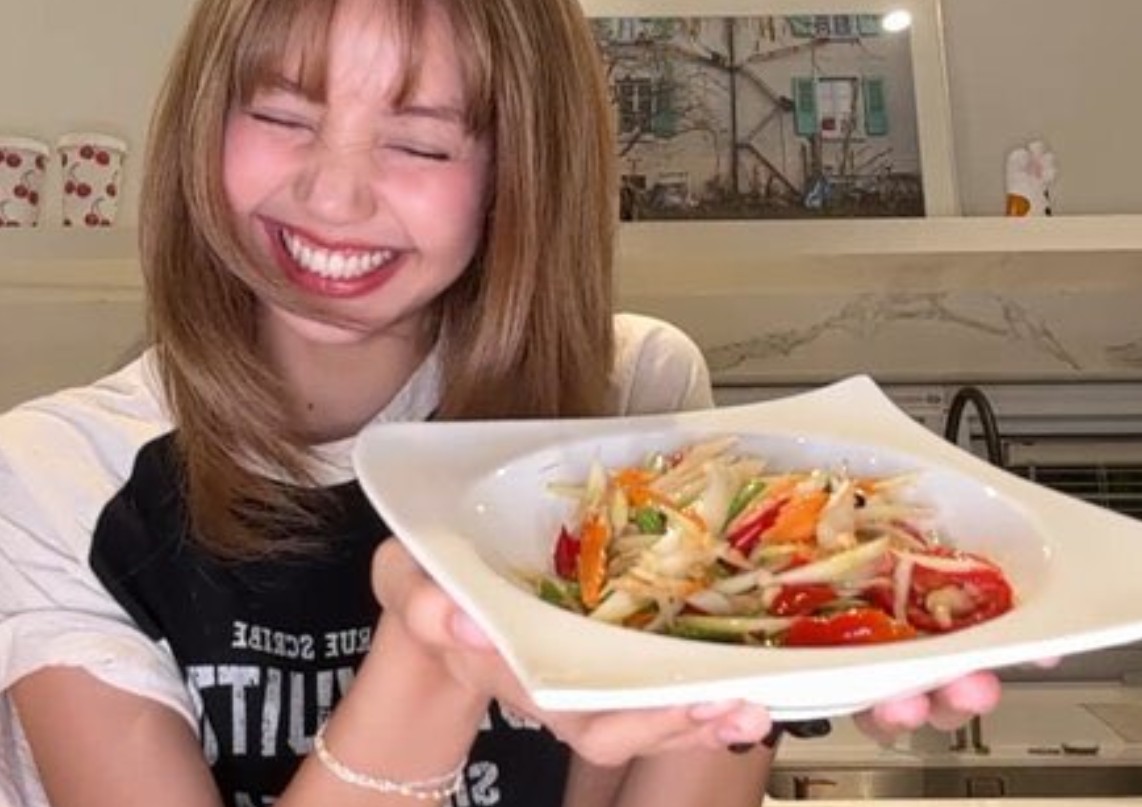 Resep Somtam yang dimasak Lisa Blackpink.