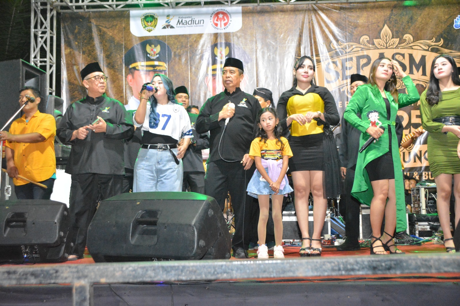 Bupati Madiun Hari Wuryanto dan Wabup Purnomo Hadi membuka gelaran Sepasma 2025 Zona Selatan di Dolopo, Rabu (2/7) malam. FOTO: LODITYA FERNANDEZ/RADAR CARUBAN
