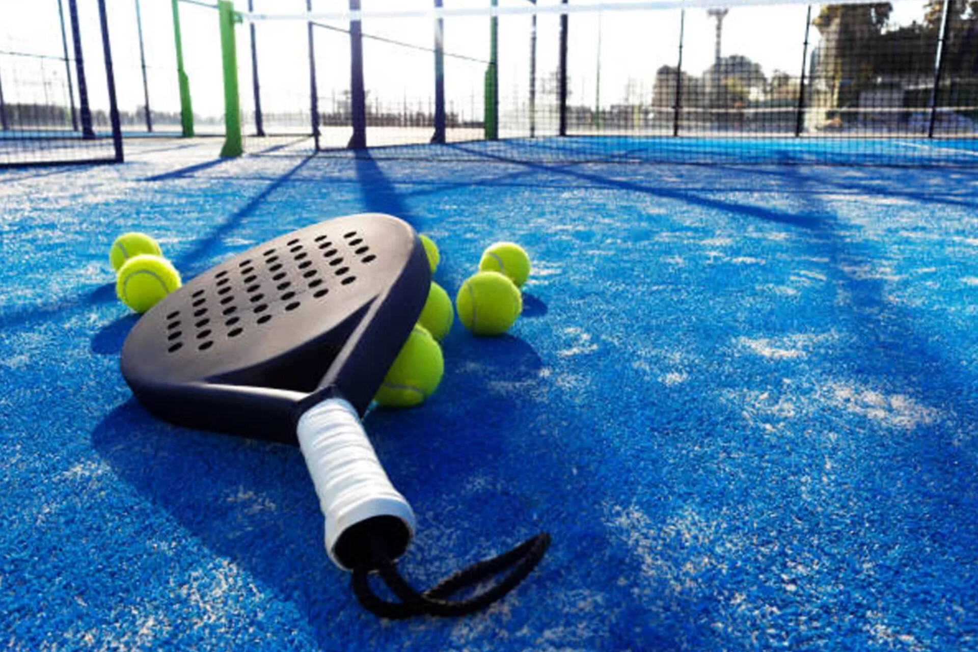 Padel menjadi tren olahraga baru masyarakat di kota-kota besar Indonesia. FOTO: Jawa Pos