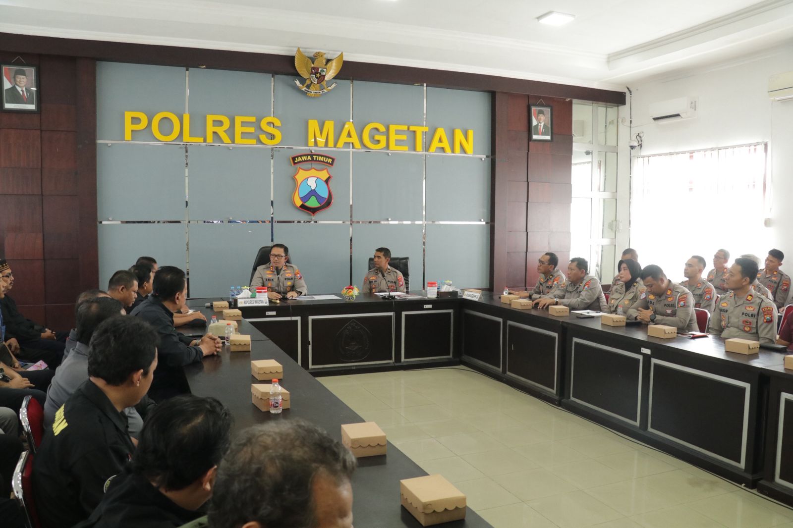 Polres Magetan menggelar rapat koordinasi dengan Persaudaraan Setia Hati Winongo Tunas Muda (PSHW TM) Cabang Magetan, Jumat&nbsp;(4/7), di Aula Pesat Gatra.