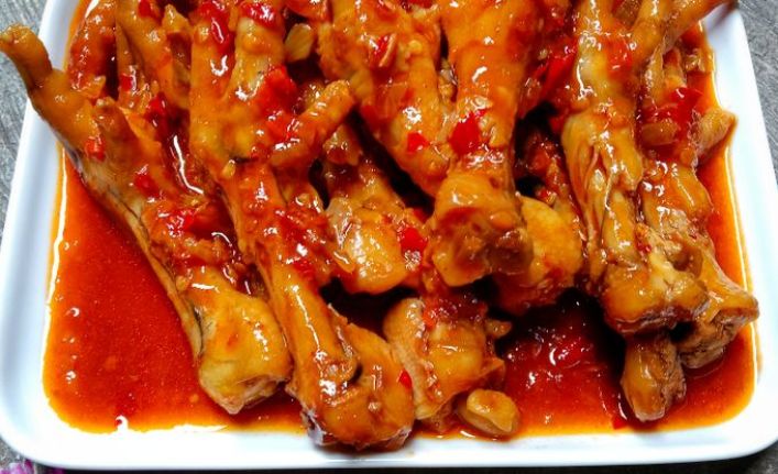 Ilustrasi resep ceker ayam pedas.