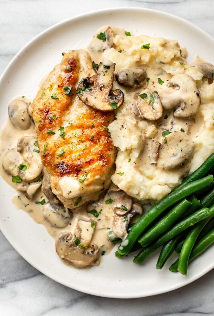 Creamy Mushroom Chicken dengan citarasa gurih, juicy, dan lumer.