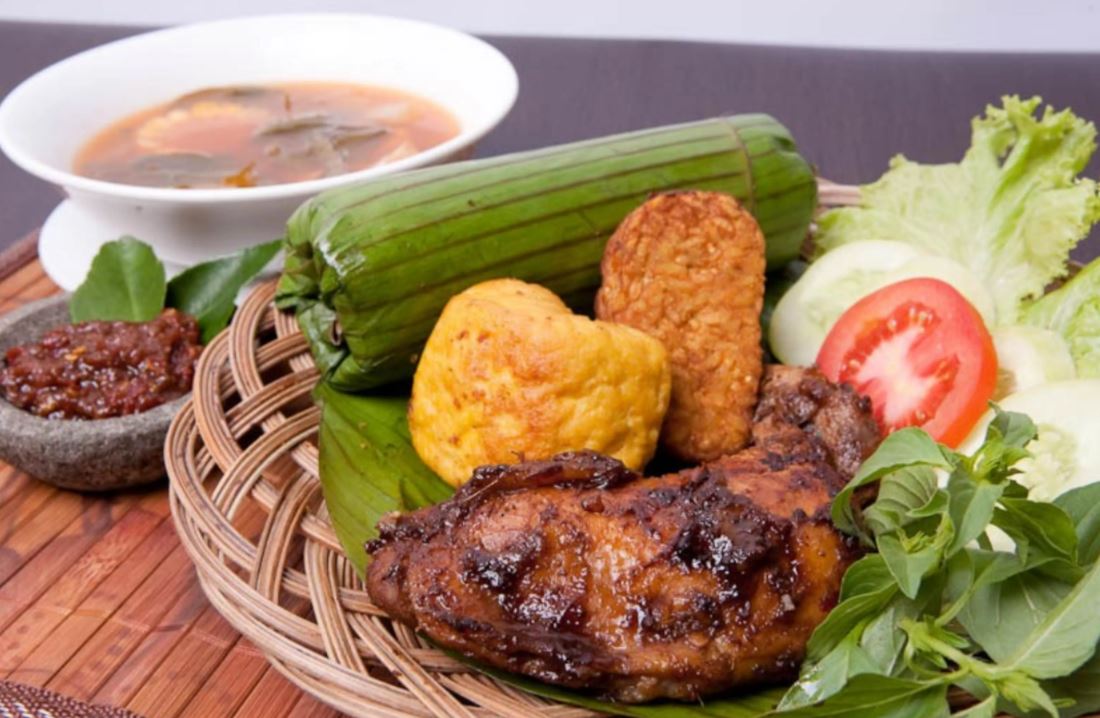 Nasi Timbel khas Sunda.