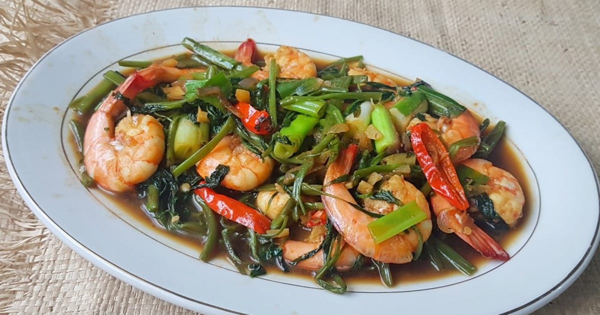 Ilustrasi resep tumis kangkung udang pedas.