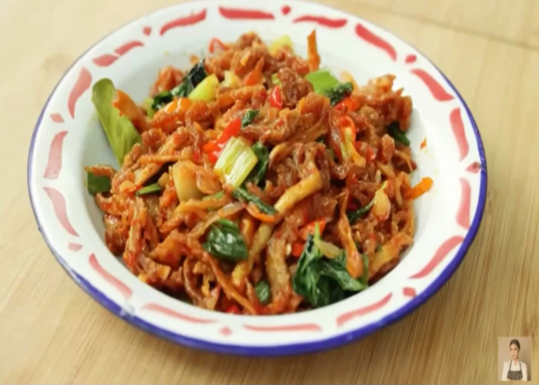 Tumis jamur kemangi pedas ala Devina Hermawan, mirip ayam suwir dan super nagih!