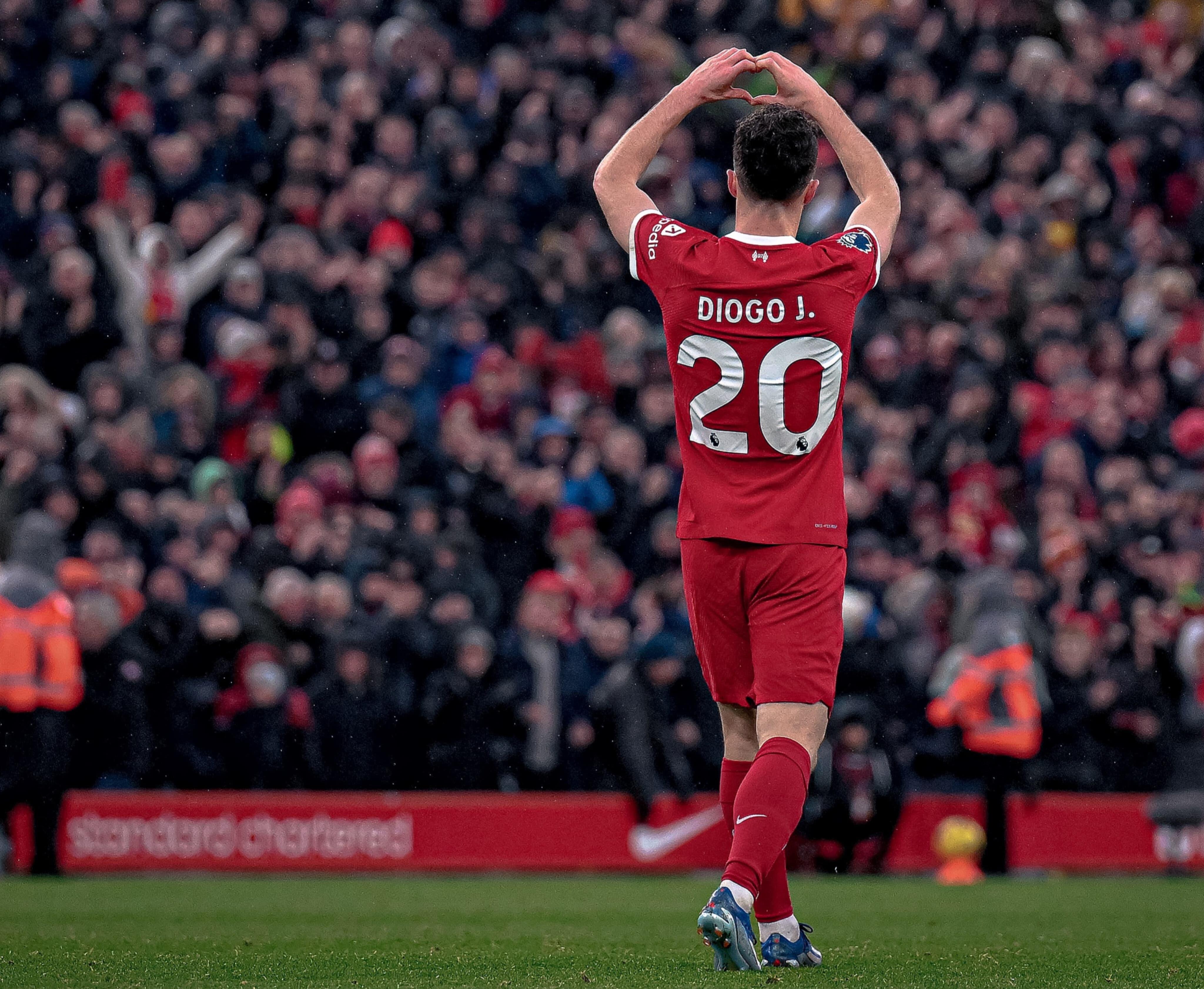 Liverpool bayar gaji penuh Diogo Jota meski sudah meninggal. Selain itu, pendidikan anaknya dijamin sampai kuliah. FOTO: Twitter Premier League