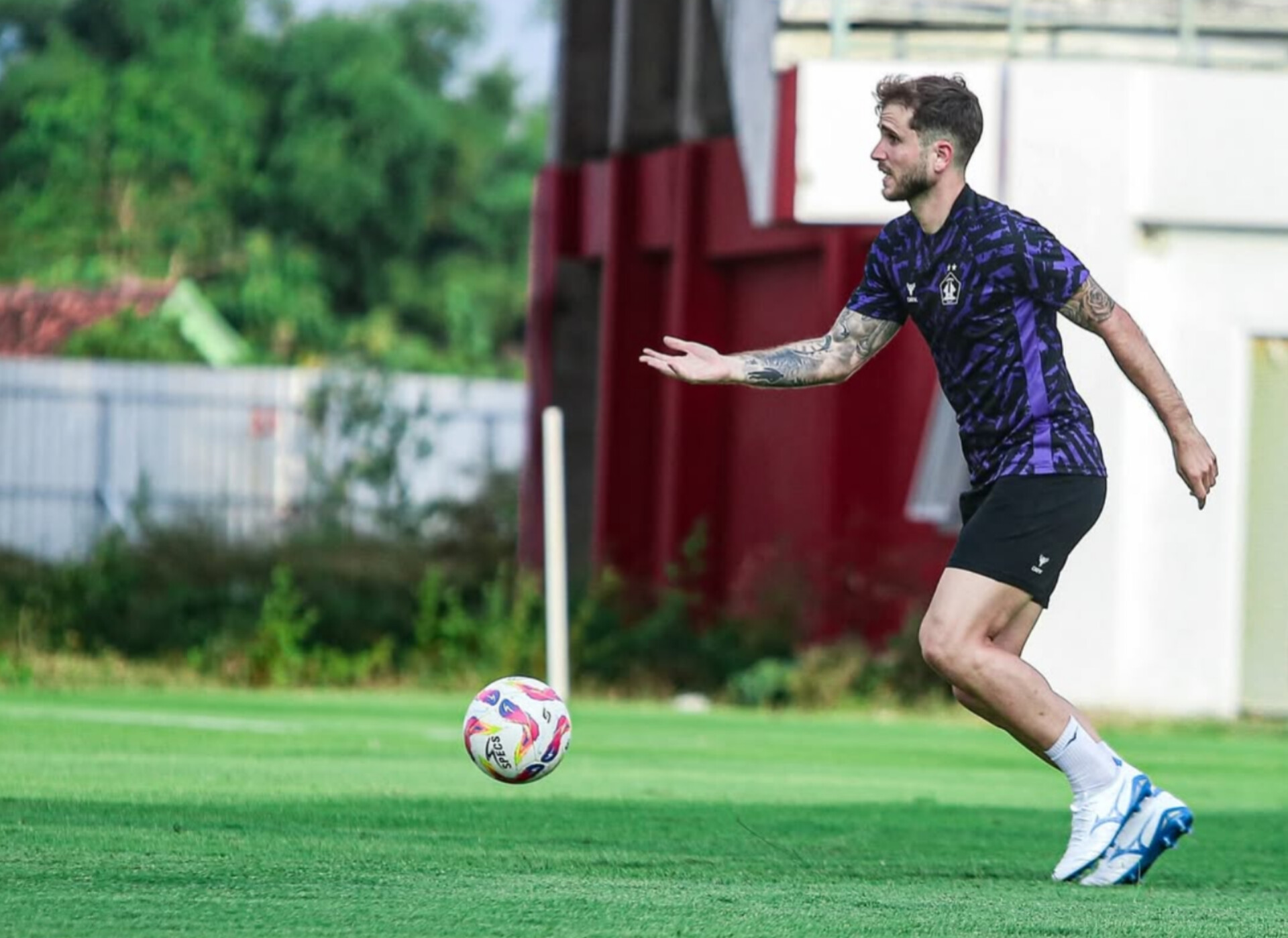 Telmo Castanheira resmi menjadi pemain Persik Kediri. FOTO: Instagram @persikfcofficial