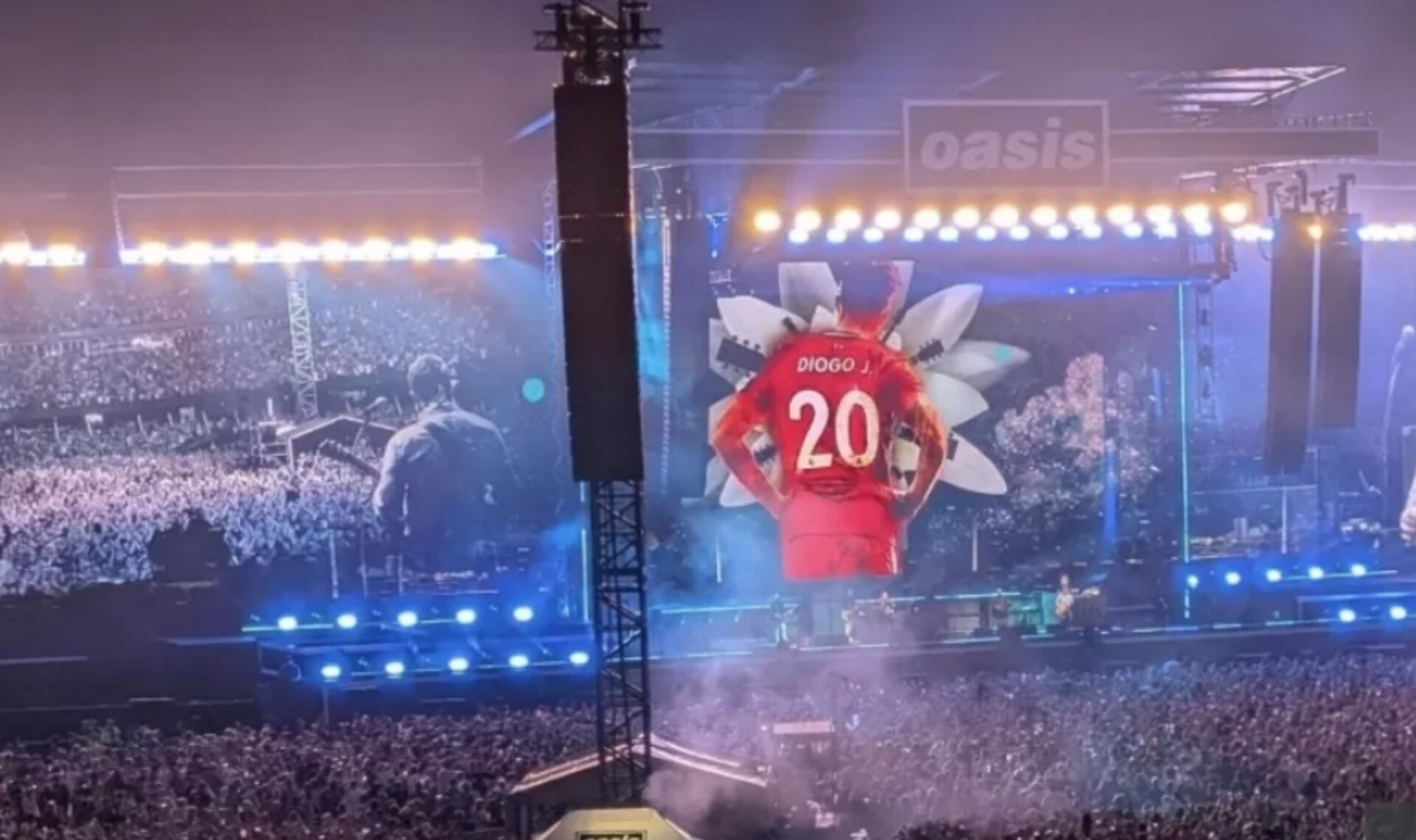 Lagu Live Forever jadi penghormatan terakhir Oasis untuk Diogo Jota. FOTO: Talksport