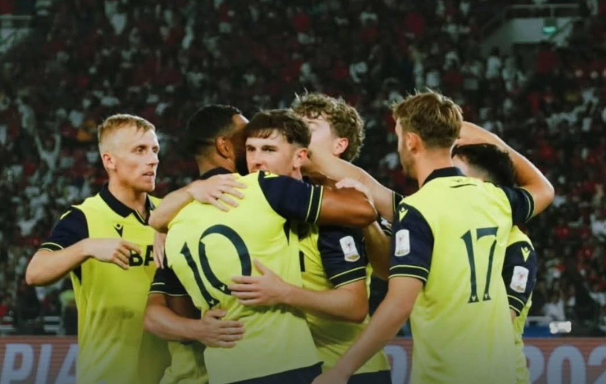 Para pemain Oxford United di Piala Presiden 2025.