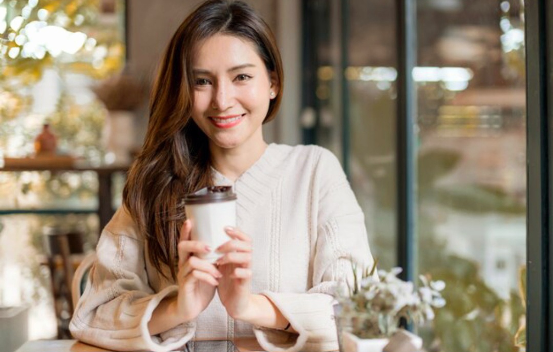 Temukan waktu terbaik minum kopi agar sehat, tetap fokus, dan panjang umur.