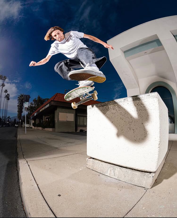 Vans & Skateboard: Auto klop, auto pede di papan!