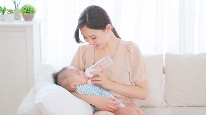 Ilustrasi rekomendasi susu formula untuk bayi usia 0-6 bulan.